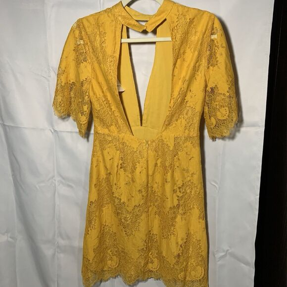 **NEW**MOLLY GREEN -Kacia Dress, Size small, GOLD - Picture 4 of 8